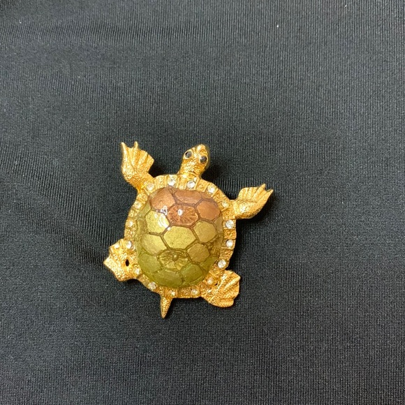 Turtle Brooch 🐢 - Picture 1 of 2